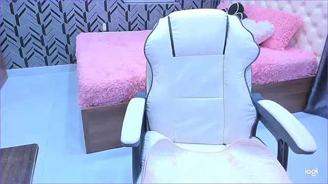 Snapshot of Toyota_Motor_Corporation chatting on 09-19-25, 11:16 Toyota Motor Corporation online show from 09-19-25, 11:16