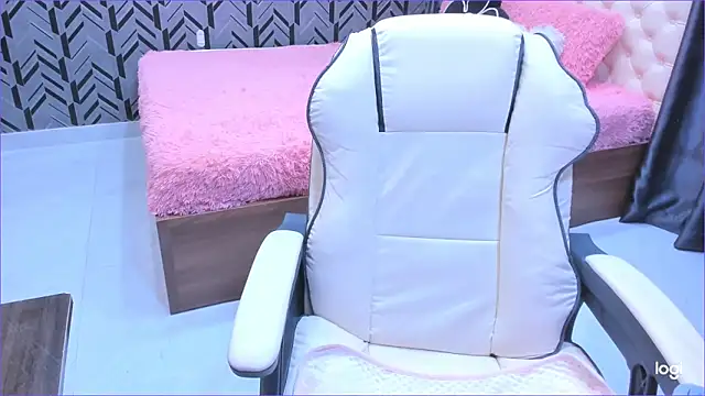 Snapshot of Toyota_Motor_Corporation chatting on 09-22-25, 11:18 Toyota Motor Corporation online show from 09-22-25, 11:18