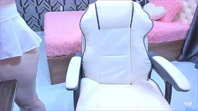 Snapshot of Toyota_Motor_Corporation chatting on 10-05-25, 11:13 Toyota Motor Corporation online show from 10-05-25, 11:13