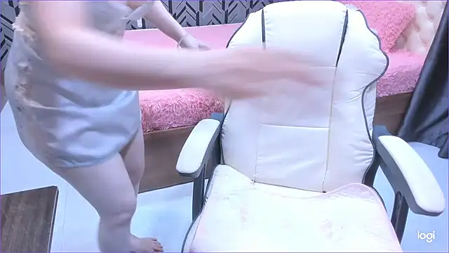 Snapshot of Toyota_Motor_Corporation chatting on 10-12-25, 11:15 Toyota Motor Corporation online show from 10-12-25, 11:15