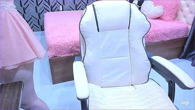 Snapshot of Toyota_Motor_Corporation chatting on 10-18-25, 11:16 Toyota Motor Corporation online show from 10-18-25, 11:16