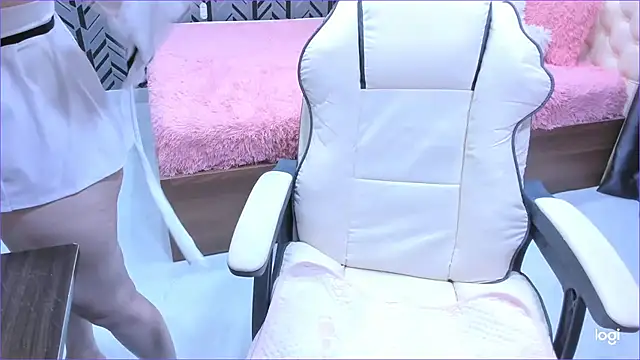 Snapshot of Toyota_Motor_Corporation chatting on 10-25-25, 11:21 Toyota Motor Corporation online show from 10-25-25, 11:21