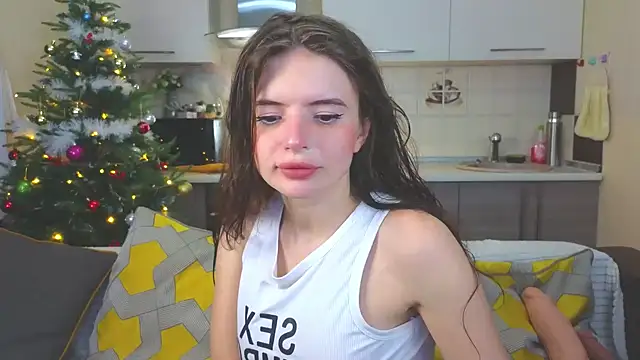 Snapshot of Naughty_Alice chatting on 12-15-24, 01:00 Naughty Alice online show from 12-15-24, 01:00