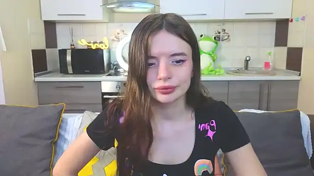 Snapshot of Naughty_Alice chatting on 02-05-25, 12:17 Naughty Alice online show from 02-05-25, 12:17