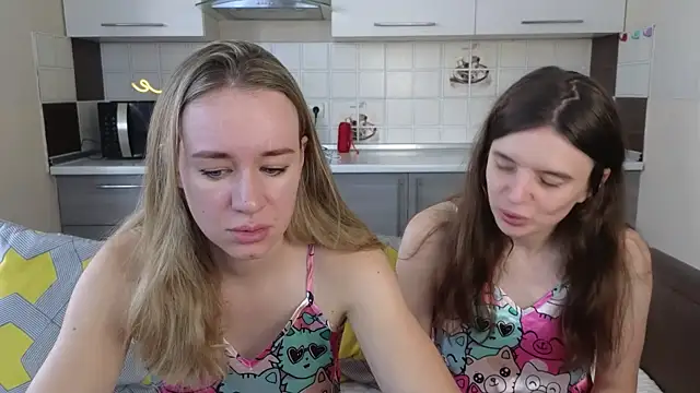 Snapshot of Naughty_Alice chatting on 09-15-25, 06:24 Naughty Alice online show from 09-15-25, 06:24