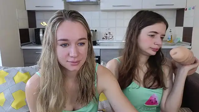 Snapshot of Naughty_Alice chatting on 09-17-25, 06:26 Naughty Alice online show from 09-17-25, 06:26