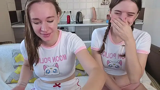 Snapshot of Naughty_Alice chatting on 09-24-25, 06:17 Naughty Alice online show from 09-24-25, 06:17