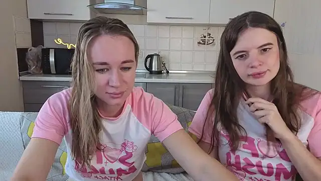 Snapshot of Naughty_Alice chatting on 09-29-25, 06:07 Naughty Alice online show from 09-29-25, 06:07