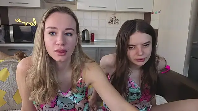 Snapshot of Naughty_Alice chatting on 10-08-25, 06:11 Naughty Alice online show from 10-08-25, 06:11