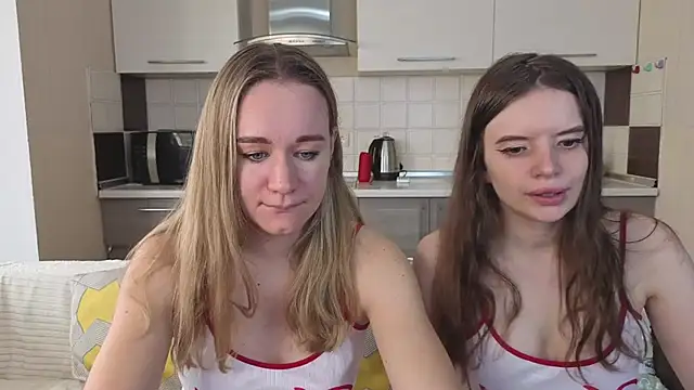 Snapshot of Naughty_Alice chatting on 10-29-25, 06:15 Naughty Alice online show from 10-29-25, 06:15