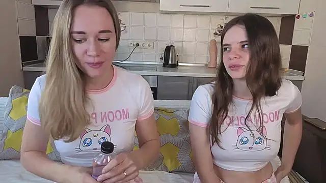 Snapshot of Naughty_Alice chatting on 11-21-25, 06:12 Naughty Alice online show from 11-21-25, 06:12