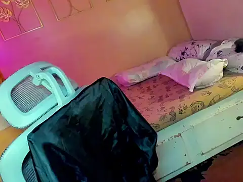 HOTnWILDalice online show from 11-10-25, 02:10