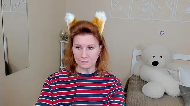 Snapshot of FoxySophia chatting on 03-05-25, 11:27 FoxySophia online show from 03-05-25, 11:27