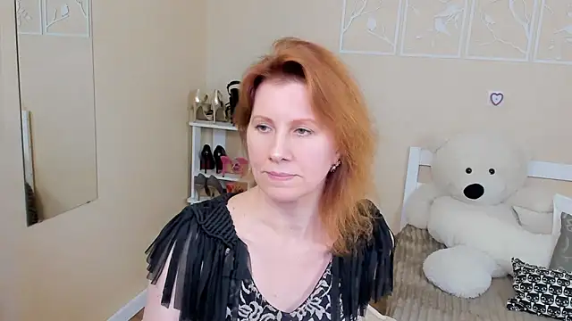 Snapshot of FoxySophia chatting on 03-08-25, 01:17 FoxySophia online show from 03-08-25, 01:17