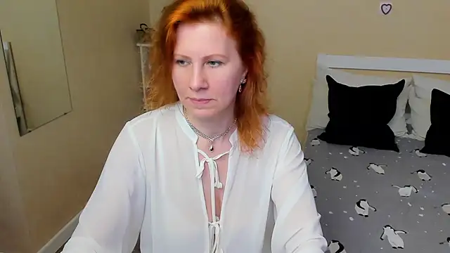 Snapshot of FoxySophia chatting on 09-17-25, 03:46 FoxySophia online show from 09-17-25, 03:46