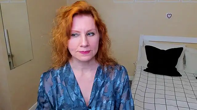 Snapshot of FoxySophia chatting on 09-21-25, 08:10 FoxySophia online show from 09-21-25, 08:10