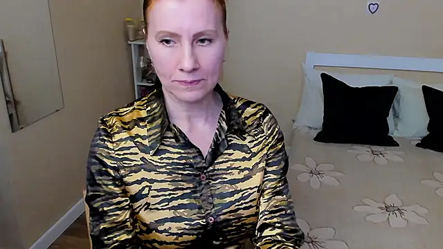 Snapshot of FoxySophia chatting on 09-26-25, 08:29 FoxySophia online show from 09-26-25, 08:29