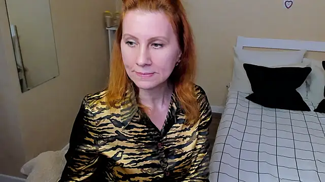 Snapshot of FoxySophia chatting on 09-26-25, 08:57 FoxySophia online show from 09-26-25, 08:57