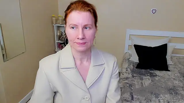 Snapshot of FoxySophia chatting on 09-30-25, 03:39 FoxySophia online show from 09-30-25, 03:39