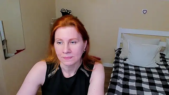 Snapshot of FoxySophia chatting on 10-30-25, 01:29 FoxySophia online show from 10-30-25, 01:29