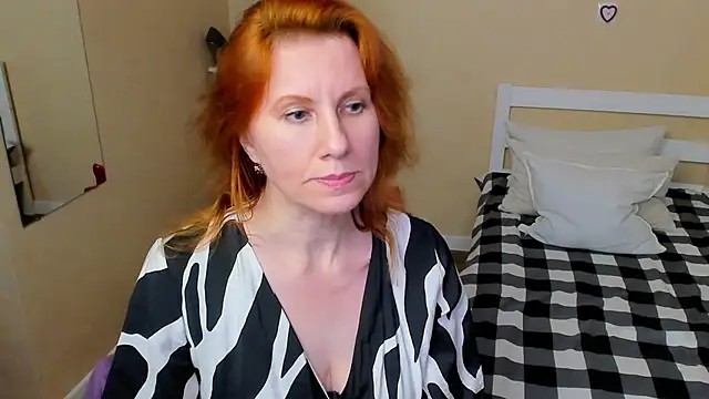 Snapshot of FoxySophia chatting on 11-14-25, 01:04 FoxySophia online show from 11-14-25, 01:04