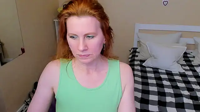 Snapshot of FoxySophia chatting on 11-16-25, 07:30 FoxySophia online show from 11-16-25, 07:30