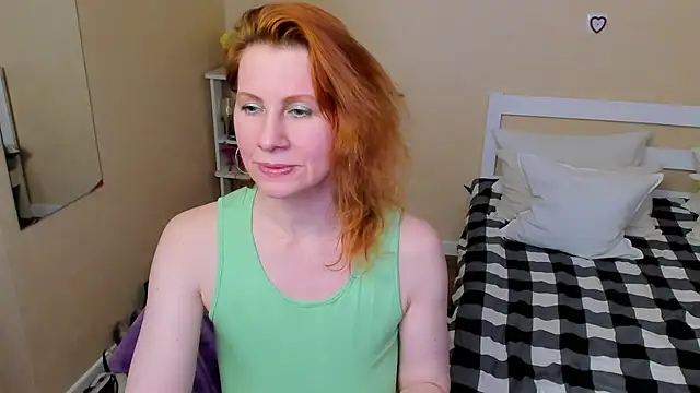 Snapshot of FoxySophia chatting on 11-17-25, 07:36 FoxySophia online show from 11-17-25, 07:36