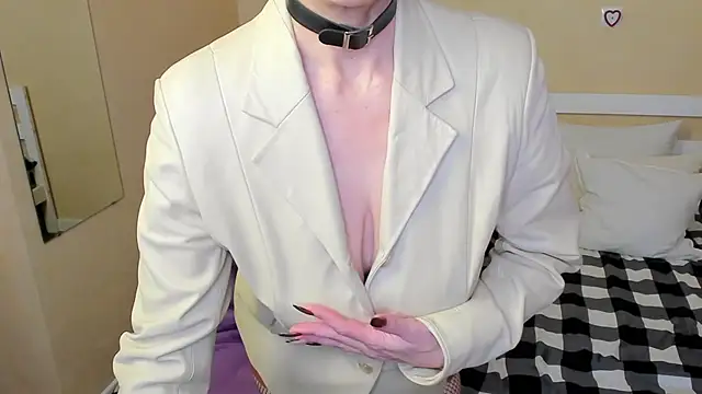 Snapshot of FoxySophia chatting on 11-21-25, 09:30 FoxySophia online show from 11-21-25, 09:30