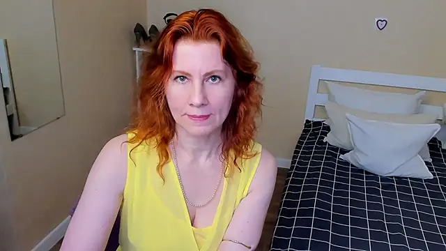 Snapshot of FoxySophia chatting on 11-24-25, 04:45 FoxySophia online show from 11-24-25, 04:45