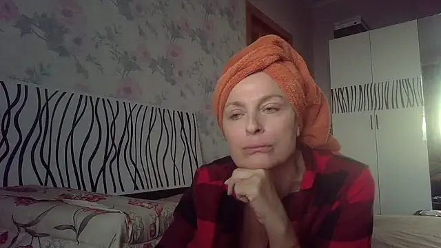 LindaStarS online show from 10-17-25, 02:41