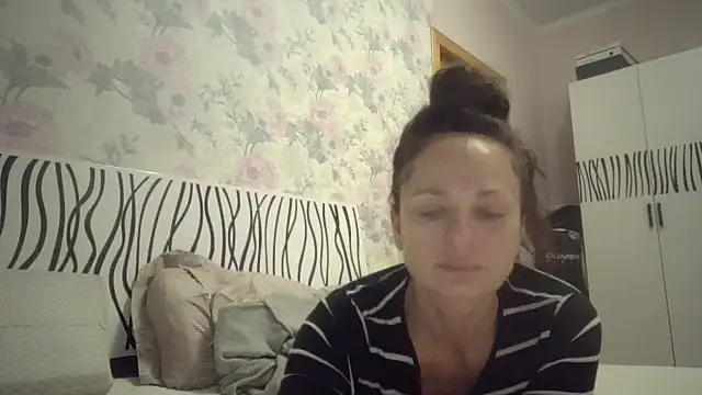 LindaStarS online show from 10-18-25, 06:19