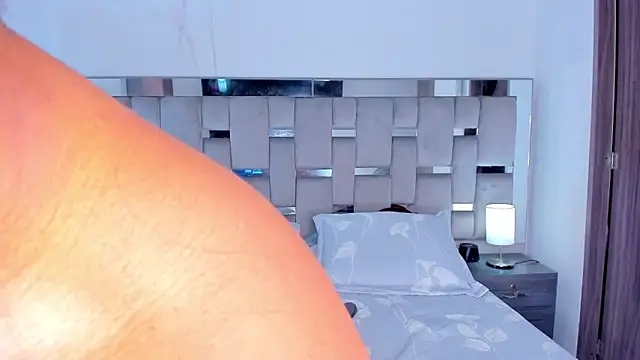 Cammiila online show from 12-21-25, 03:52