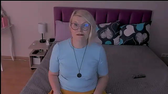 sabrinamacmarren online show from 02-15-25, 07:06