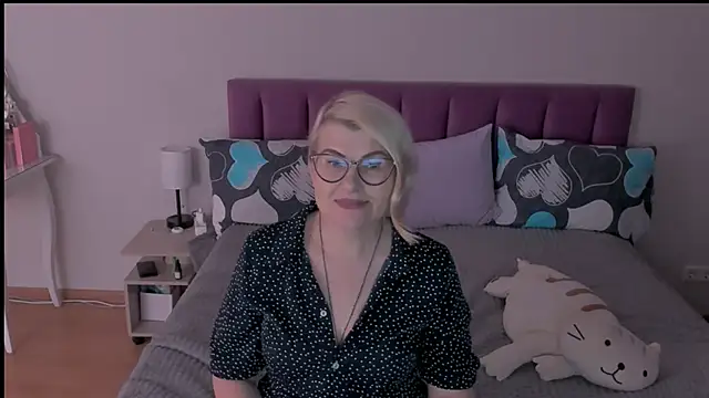 sabrinamacmarren online show from 02-20-25, 04:25