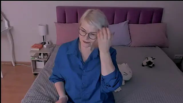 sabrinamacmarren online show from 03-11-25, 04:18