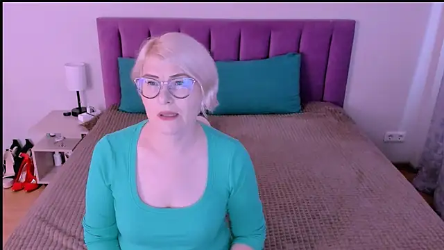 sabrinamacmarren online show from 09-13-25, 02:39