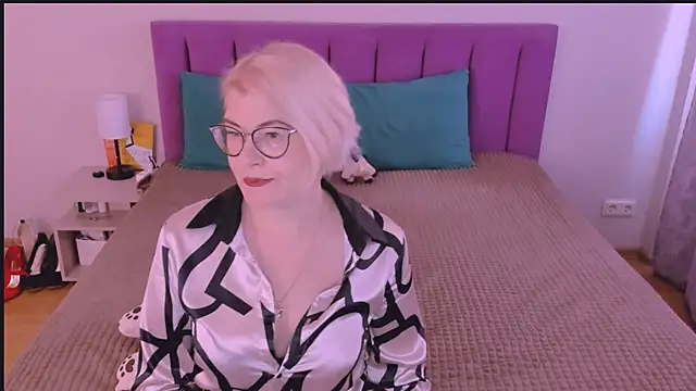 sabrinamacmarren online show from 09-28-25, 11:48