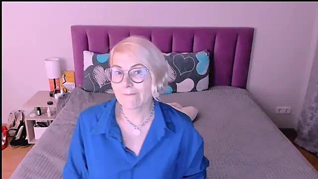 sabrinamacmarren online show from 10-12-25, 03:22