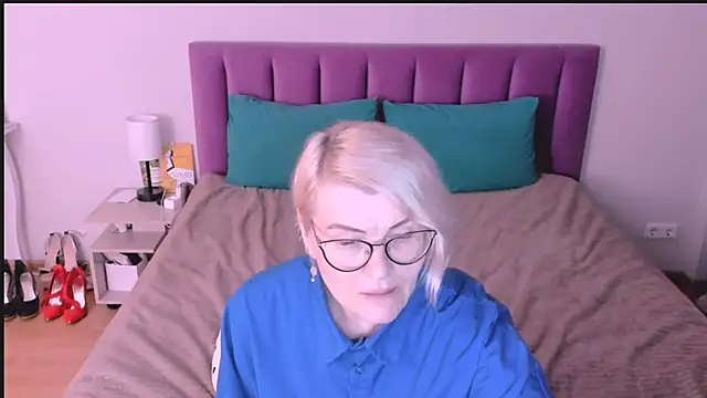 sabrinamacmarren online show from 10-24-25, 08:38