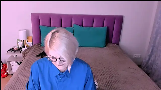 sabrinamacmarren online show from 10-30-25, 03:35