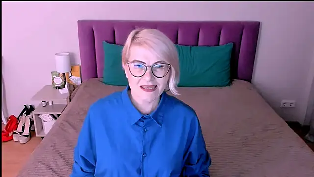 sabrinamacmarren online show from 11-03-25, 03:24