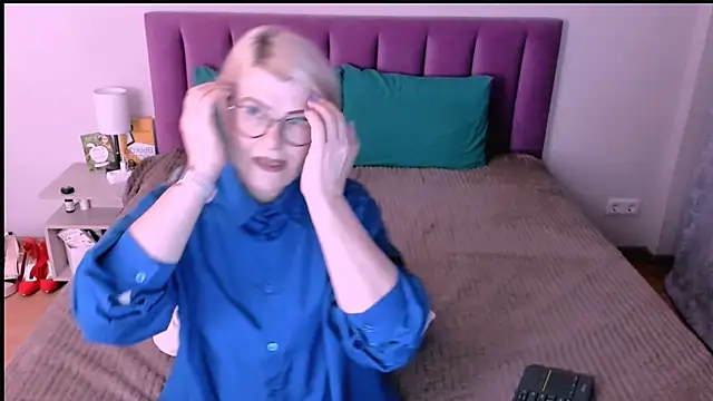 sabrinamacmarren online show from 11-10-25, 05:23