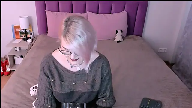 sabrinamacmarren online show from 11-25-25, 12:49