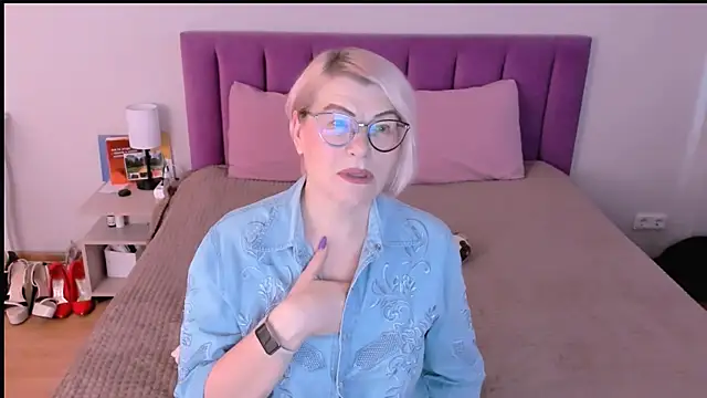 sabrinamacmarren online show from 11-27-25, 09:44