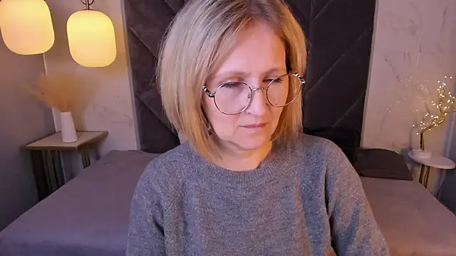 Paris Cherry online show from 09-29-25, 07:51