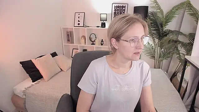 Paris Cherry online show from 10-12-25, 08:08