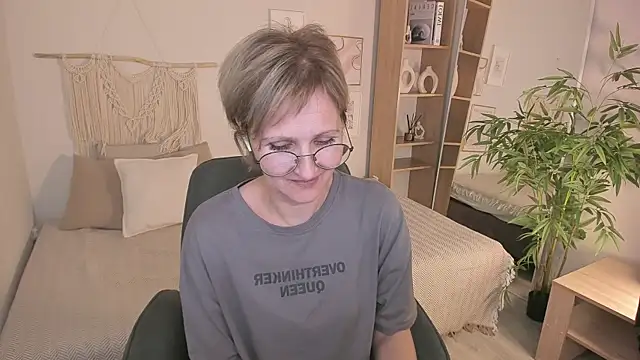 Paris Cherry online show from 10-26-25, 08:26