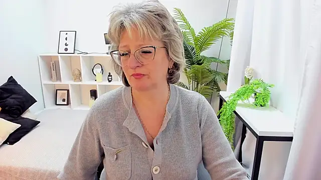 EvelynJoyful online show from 11-19-25, 05:07