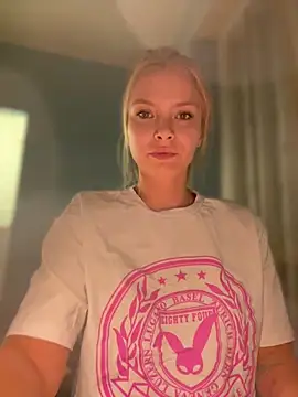 Snapshot of AnastasiaAniess chatting on 01-27-25, 08:39 AnastasiaAniess online show from 01-27-25, 08:39