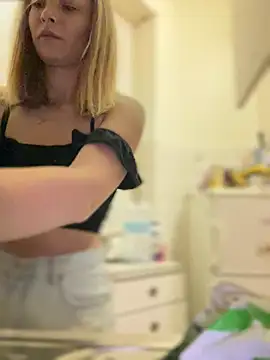 Snapshot of AnastasiaAniess chatting on 03-10-25, 06:45 AnastasiaAniess online show from 03-10-25, 06:45